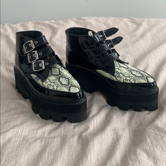 Black Glow Snakeskin 3-Buckle Dino Lug Boot - Picture 2 of 3